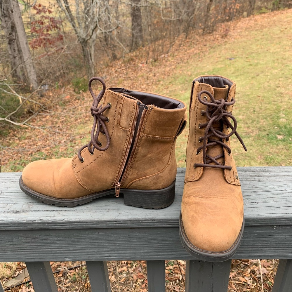 LEATHER UPPER! Almost new!